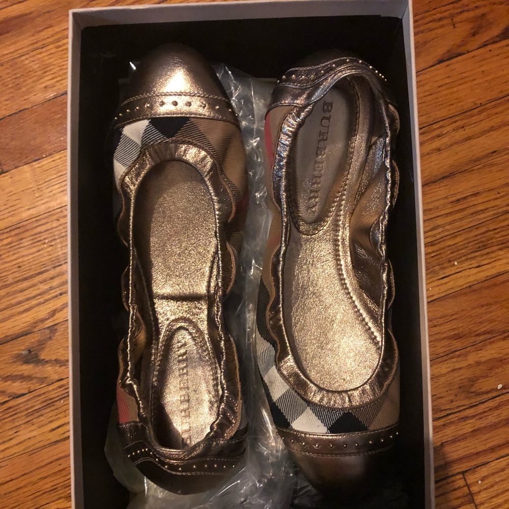 Woman’s Burberry Flat Shoes size 11